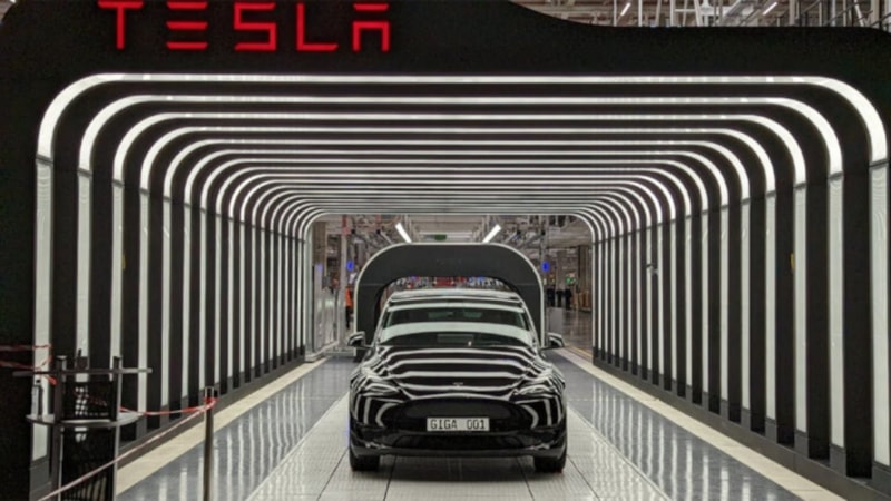 Almanya'daki Tesla işçileri, uzun çalışma saatlerinden şikayetçi