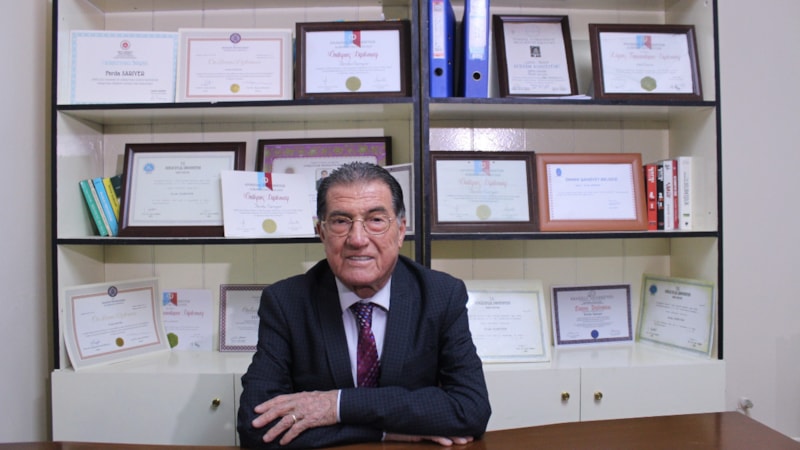 68 yaşında 14 üniversite diploması var