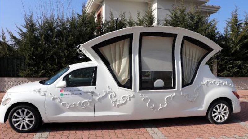Kazakistan'dan Kayseri'ye 'Külkedisi arabası'na benzeyen araçla geldi