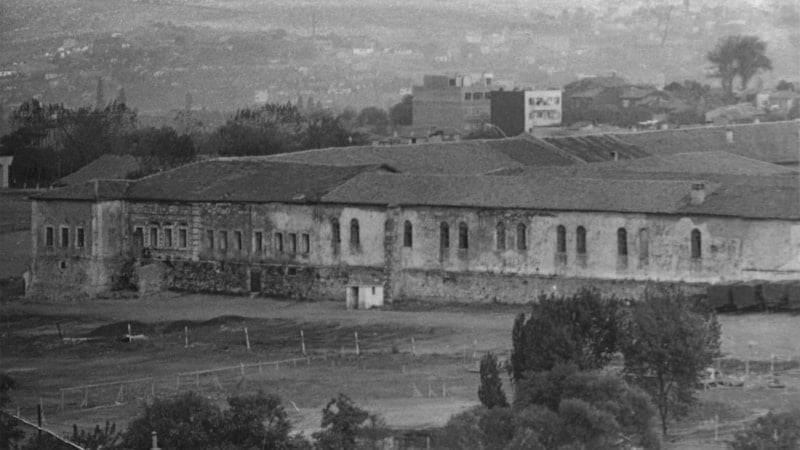 İstanbul'un en büyük kütüphanesi olarak hizmet veren Rami Kışlası'nın tarihini anlatan kitap