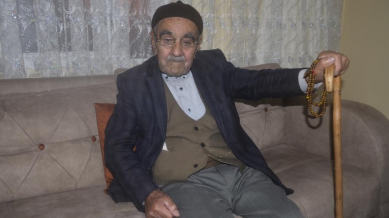 Bitlis'in 120 yaşındaki çınarı torunlarının torununu gördü