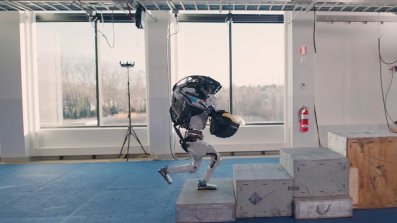 Boston Dynamics'in robotu hünerlerini sergiledi