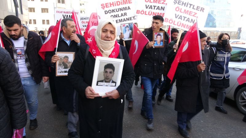 Van'da evlat nöbeti 53 haftadır kararlılıkla sürüyor