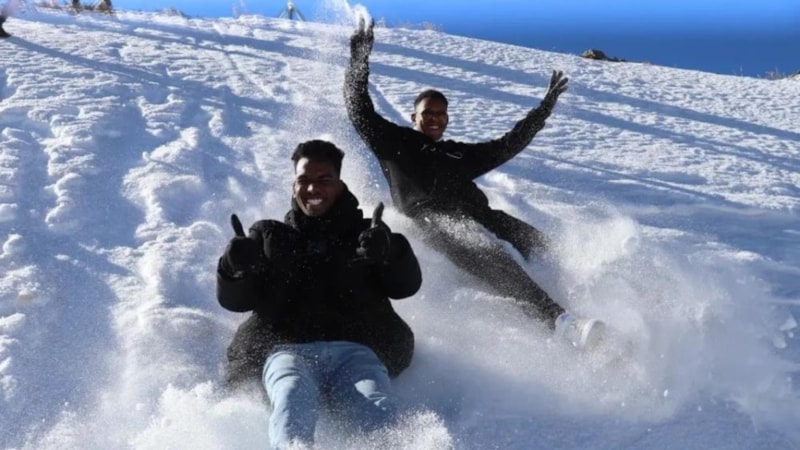 Sivas'ta uluslararası öğrencilerin kar sevinci gülümsetti