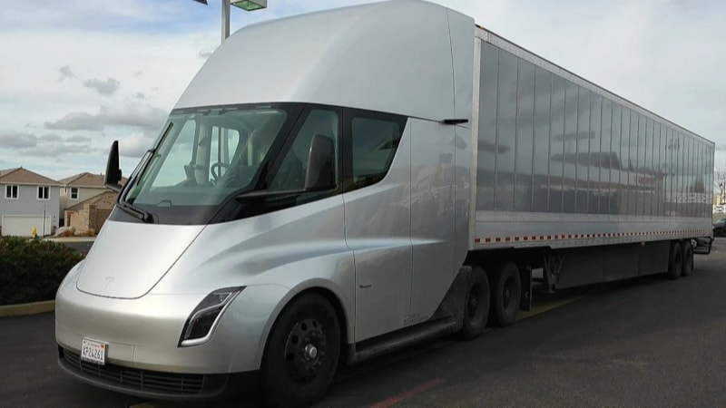 Tesla’nın elektrikli tırı Semi, yollarda kalmaya başladı