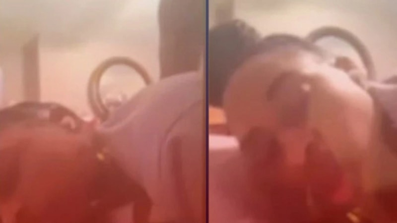 İngiltere'de kamerayı açık unutan öğretmen ders sırasında cinsel ilişkiye girdi