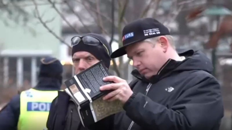 İslam düşmanı Rasmus Paludan, Kur'an-ı Kerim'i yaktı