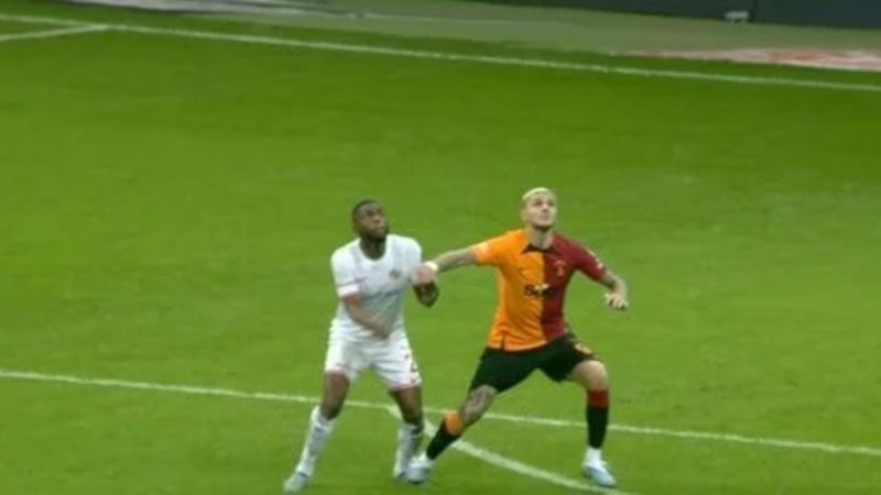 Galatasaray'ın Antalyaspor maçında iptal edilen penaltı pozisyonu