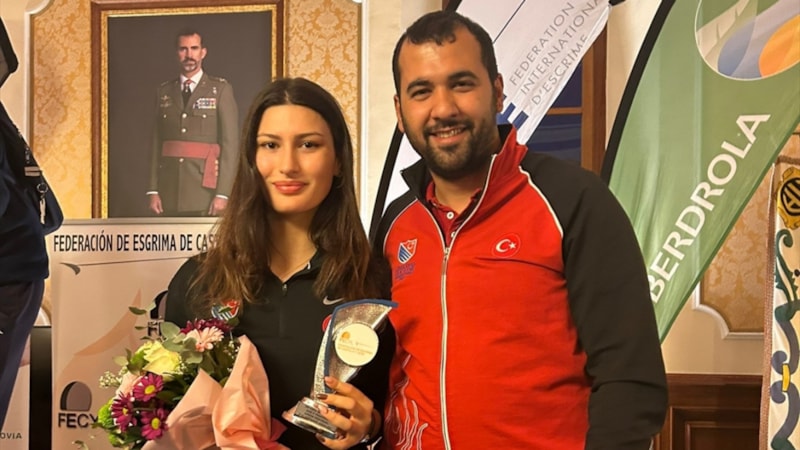 Milli eskrimci Nisanur Erbil dünya üçüncüsü