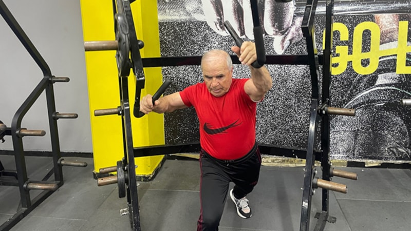 Lübnanlı vücut geliştirme sporcusu, yıllara meydan okuyor