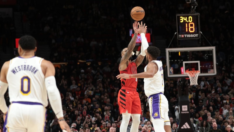 Los Angeles Lakers, 25 sayı geriden gelerek kazandı