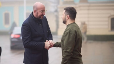 Politico: AB, Ukrayna'yı borç krizine sürüklüyor