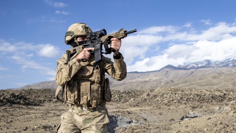 Yasa dış yollarla ülkeye girmeye çalışan 27 kişi yakalandı