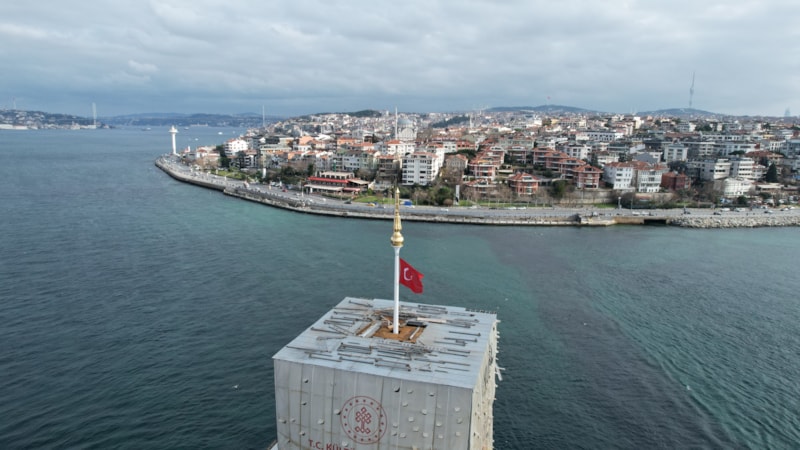 Kız Kulesi’nde Türk Bayrağı ve alem ortaya çıktı