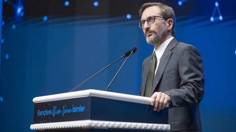 Fahrettin Altun'dan gençlere mesaj