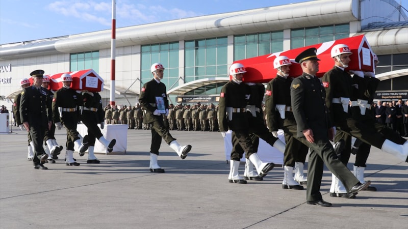 Iğdır'daki trafik kazasında şehit olan 2 asker için tören düzenlendi