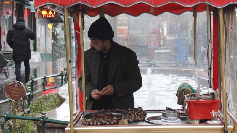 Eskişehir'de epilepsi hastası bayılsa bile tezgahının başından ayrılamıyor