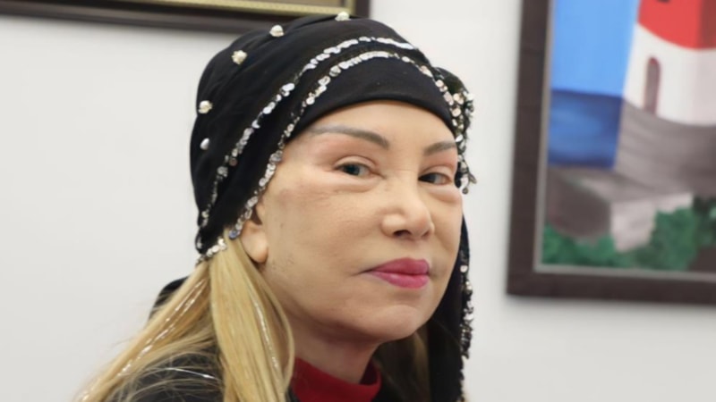 81 yaşındaki Bedia Akartürk'ün estetik nedeni