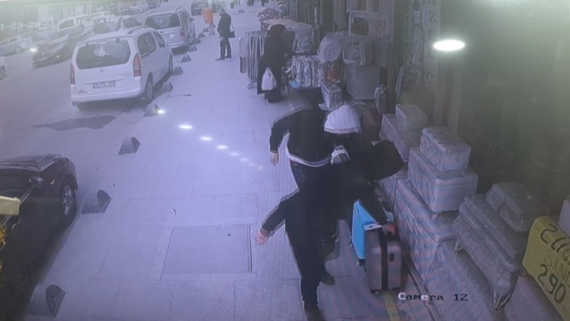 Sultangazi'de hırsızlar bu kez valizleri alarak kayıplara karıştı