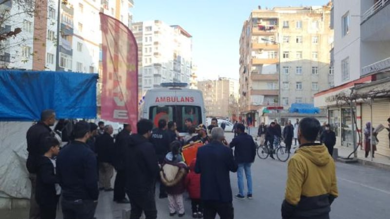 Diyarbakır'da eşinin boğazını kesip yaralayan koca tutuklandı