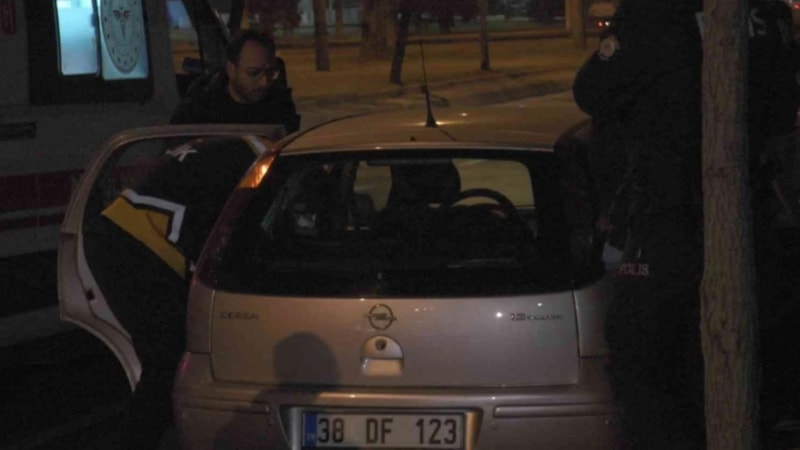 Kayseri'de aracında ölen kadını, ihbardan dönen polisler buldu