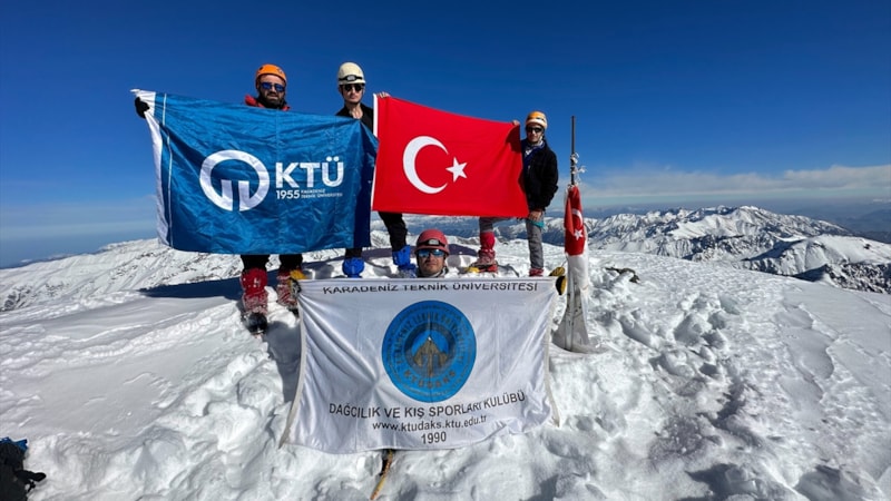 Dağcılardan Kaçkar Kış Zirve Tırmanışı