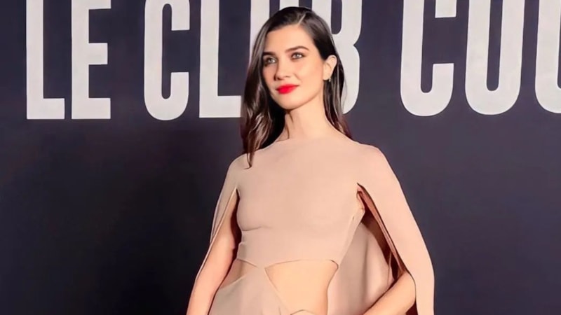 Tuba Büyüküstün Paris'te büyüledi