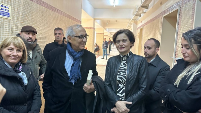 Cumhurbaşkanı'na hakaretten yargılanan Ataol Behramoğlu'na beraat