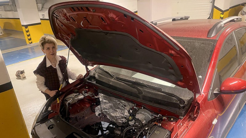 Değişim için servise gönderdiği araç motoru arka koltukta geri geldi