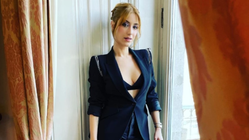 Hazal Kaya kendisini eleştiren takipçisine öfkelendi