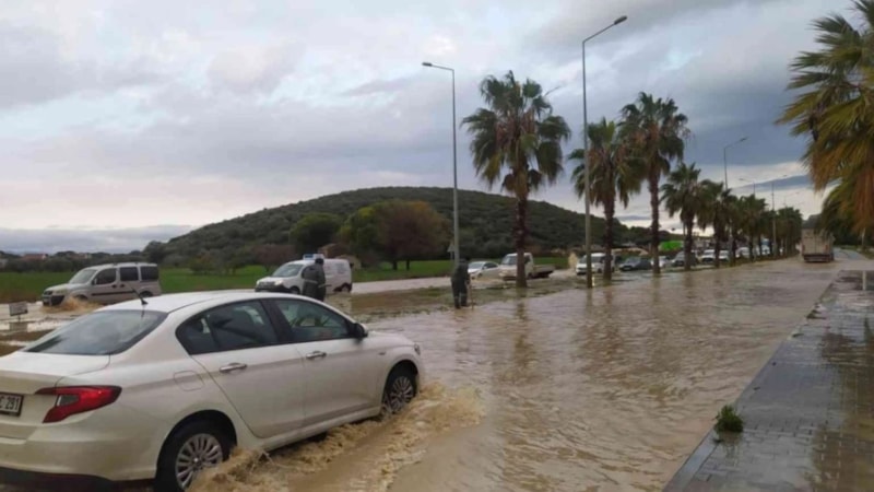 Kuşadası’nda sağanak yağış