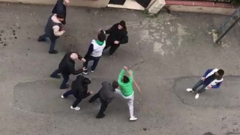 Pendik’te bıçaklı sopalı kavga kamerada