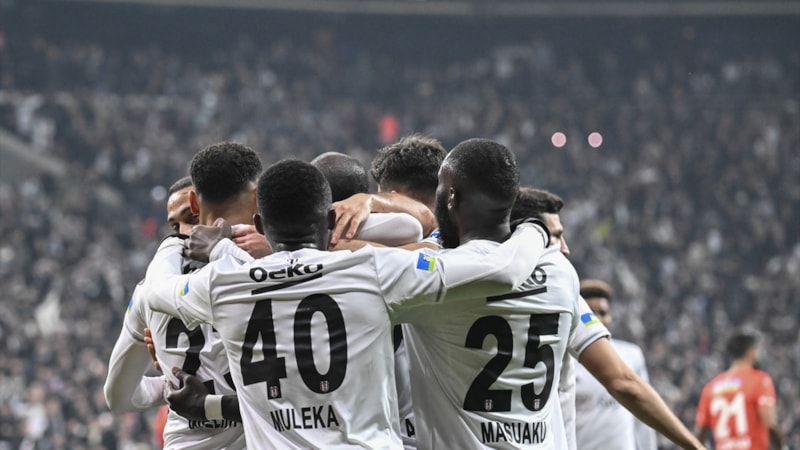 Beşiktaş, Alanyaspor'u üç golle geçti