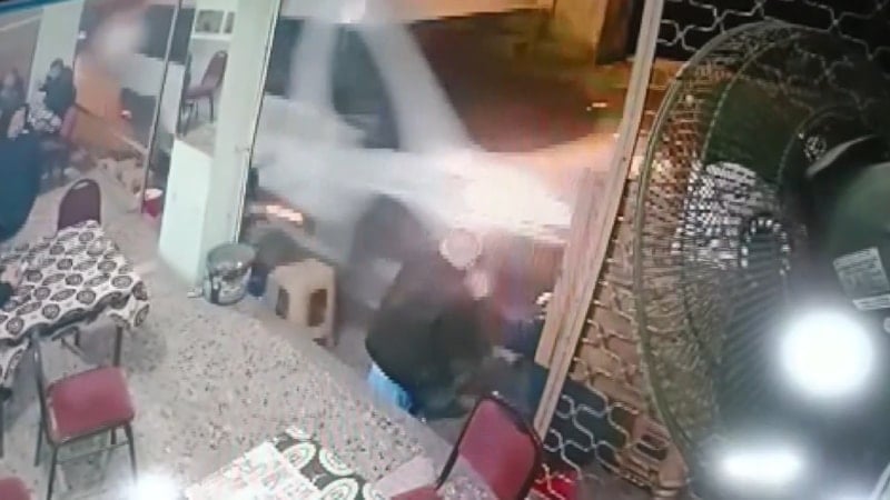 Bursa'da 2 kişi, ölümden kıl payı kurtuldu