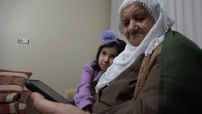 Elazığlı Raife Nine’nin videolarını milyonlar izliyor