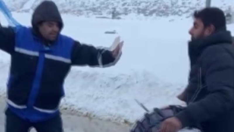 Kahramanmaraş'ta kar yağışına sevinip oynadılar