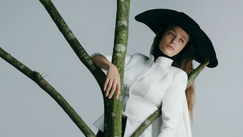 Serenay Sarıkaya'nın telefon kılıfındaki yazı gündem oldu