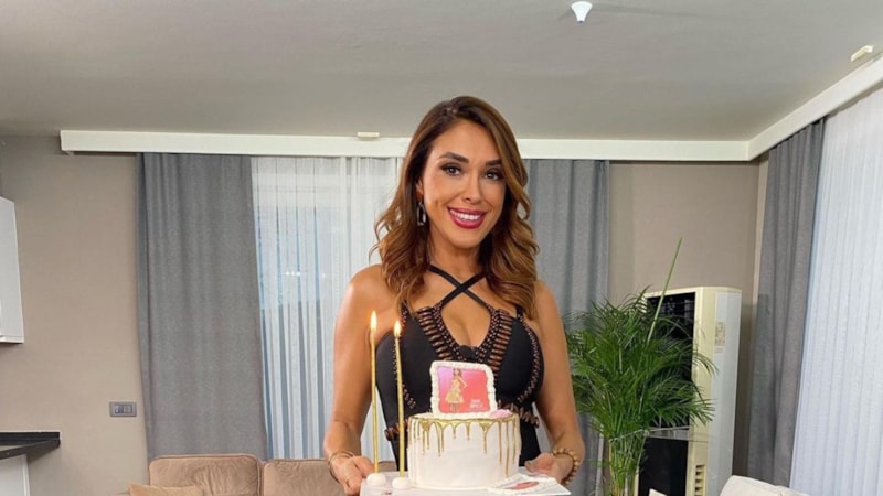 Zuhal Topal Maldivler'de