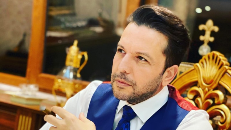 Nihat Doğan oğlu Badıkan’ın yüzünü gösterdi