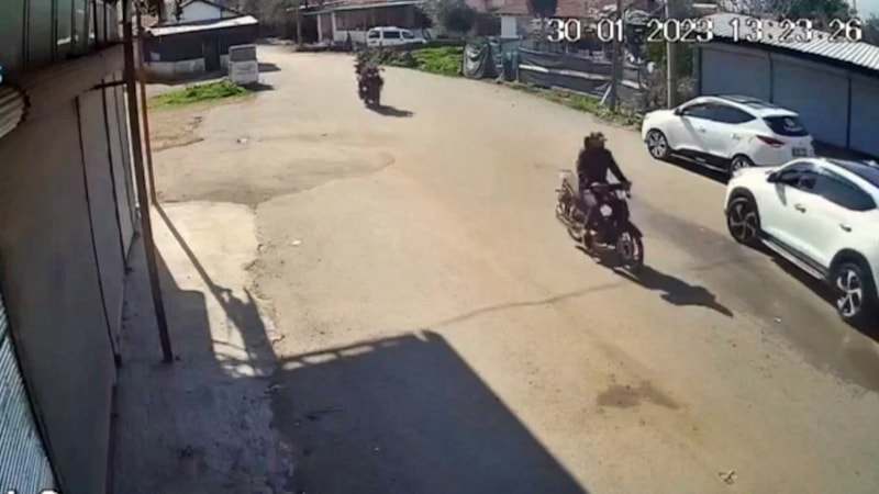 Antalya’da polisle şüphelinin kovalamacasına katılan vatandaş viral oldu