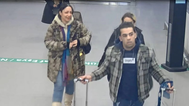 İstanbul Havalimanı'nda İranlı kadınlar üzerlerine sarılı uyuşturucuyla yakalandı