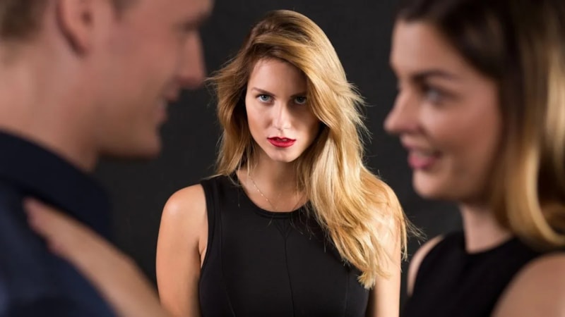 Bu burçlarla arkadaş olmak tehlikeli! İşte en fitneci ve kıskanç burçlar