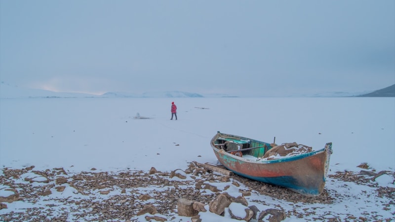 Kars'taki Aygır Gölü buz tuttu
