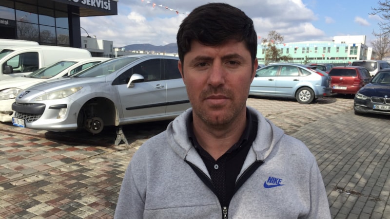 Ankara'da park halindeki aracın lastiği çalındı: İlerleyemeyince anladım