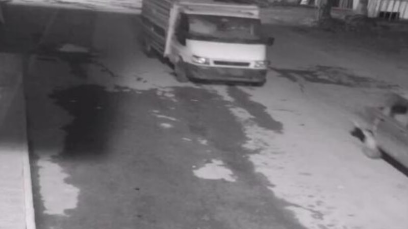 Malatya'da hırsızlık olayı: Kamyoneti halatla çekerek götürdüler