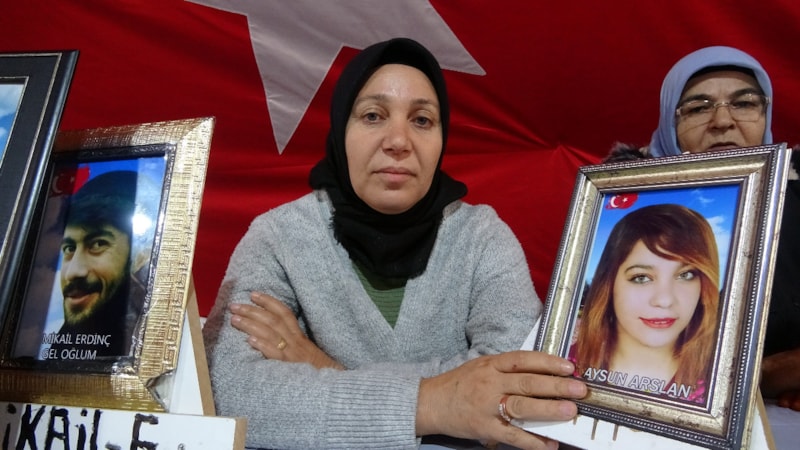 Diyarbakır'daki nöbete katılan Aydan Arslan: Evlatlarımızı HDP’den istiyoruz