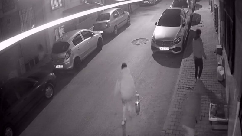 Sultangazi'de zillere basıp kaçan çocuklar mahalleliyi bezdirdi