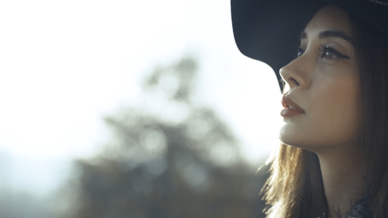 Buse Aşkar'ın Üşütüyor Sensizlik  isimli  teklisi tüm dijital platformlarda müzikseverlerle buluştu