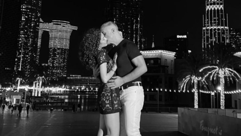 Özcan Deniz'in balayı pozları