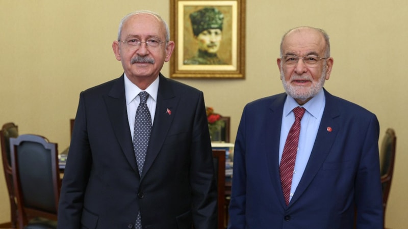 Kemal Kılıçdaroğlu, makamında Temel Karamollaoğlu'nu ağırladı